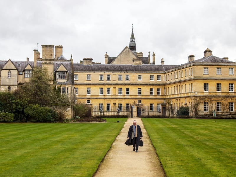 Oxford University takes fourth place with 93.4 points. First year students gain admission with an average of 209 UCAS points.