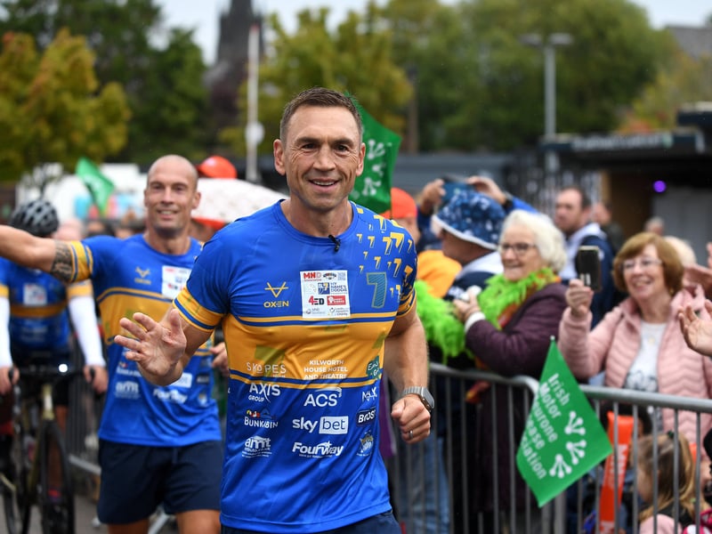 Sir Kevin Sinfield stopped at AMT Headingley, home of the Leeds Rhinos, on the fourth day of his 7 in 7: The Grand Finale challenge, running an extra mile with members of the Motor Neurone Disease (MND) community.