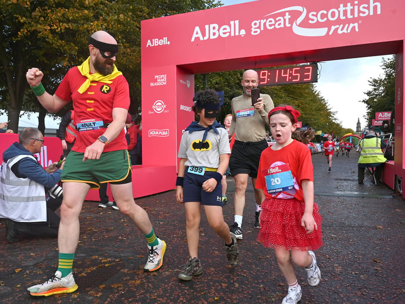 Batman and Robin line up for the Toddler Dash!


