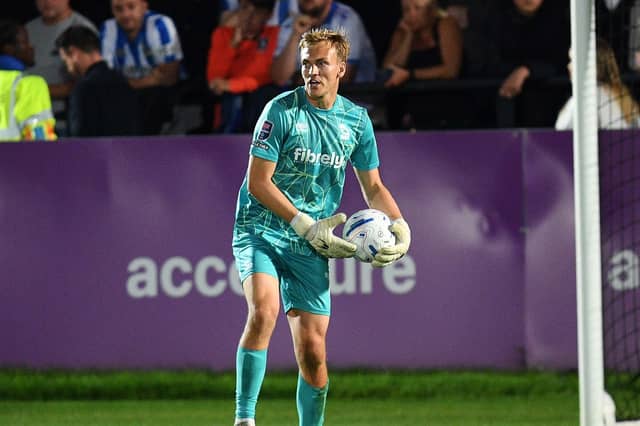 With Joe Lumley set to miss a fourth consecutive game due to a rib injury, Maynard-Brewer is expected to continue between the sticks. Having conceded four goals in his last two appearances, he will be keen to add to the clean sheet he kept against AFC Wimbledon in the Owls’ most recent home game.