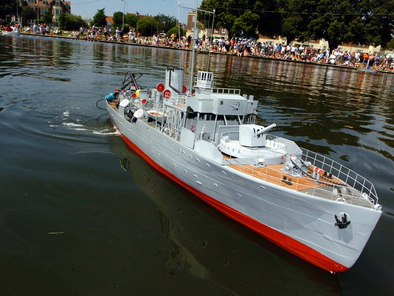 A model ship display on Canoe Lake attracted the crowds in 2005. 
Picture: Malcolm Wells ( 052911-188 )