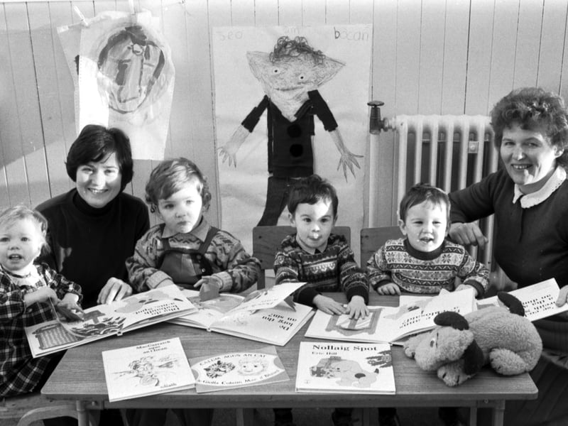 A mother and toddlers group learning Gaelic at Tollcross primary school in Edinburgh, November 1985.