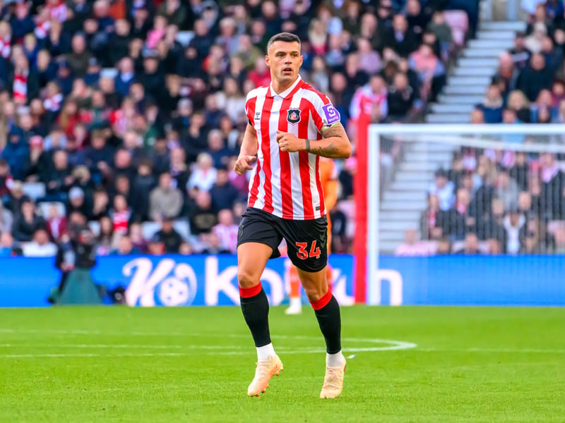Caught on the ball early and while the red card changed the game, he was never anywhere his best and most dominant throughout the game. A long way short of where he has been for most of his Sunderland career so far. 4