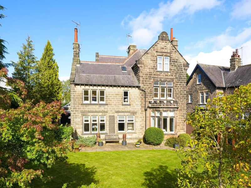 This three bedroom and one bathroom flat is for sale with Verity Frearson for £425,000