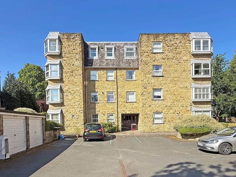 This one bedroom and one bathroom flat is for sale with Verity Frearson for £165,000