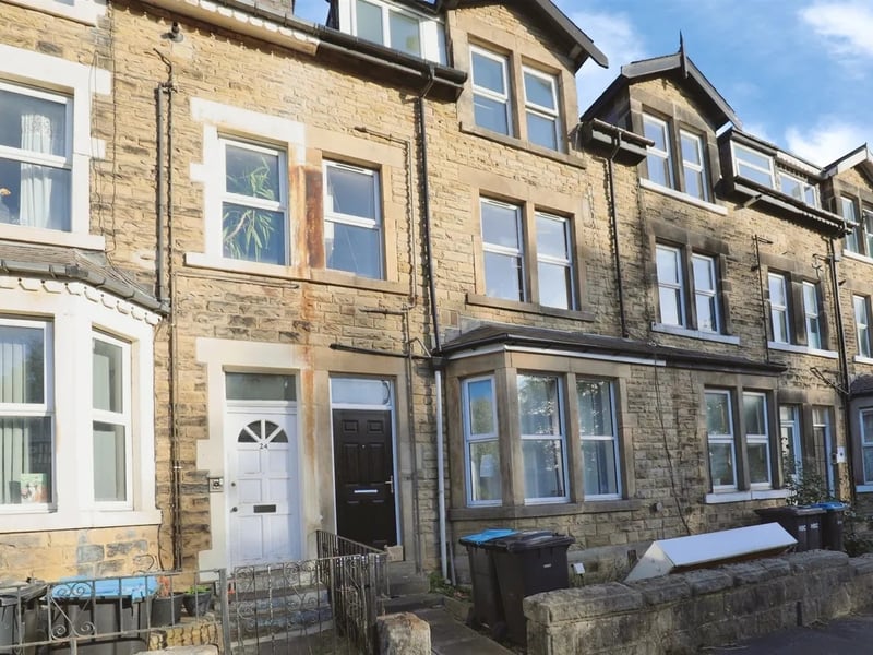 This one bedroom and one bathroom flat is for sale with William H Brown for £90,000
