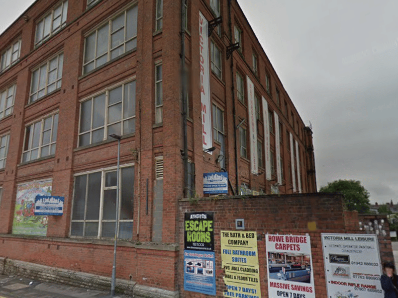 Tucked away on Market Street, this premium escape room venue challenges your brain rather than your physical stamina while the rain pours outside. With top-reviewed puzzle rooms like Nebula and Devil's Gate, groups are given an hour to solve clever, multi-tiered tactile challenges under the guidance of excellent local games hosts.