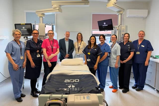 The Organ Donation Team has funded the purchase of 21 ‘Arjo Auralis 200’ therapy mattresses for the Intensive Care Units (ICU) at Altnagelvin Hospital and South West Acute Hospital, ensuring every critical care bed across both units is equipped with this specialist technology.