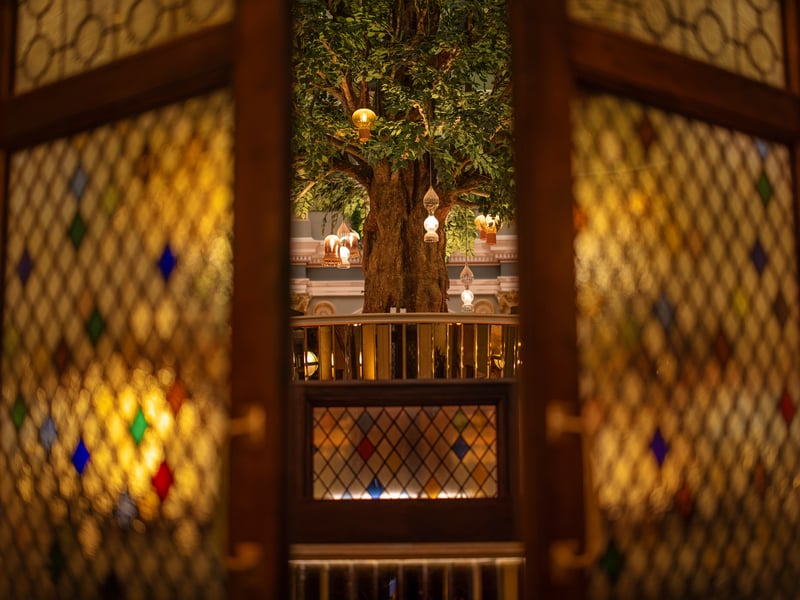 Inside, the historic grandeur of the former banking hall meets the glamour of The Ivy, with striking interiors, bespoke artwork and design details creating two distinctly different spaces for each restaurant.