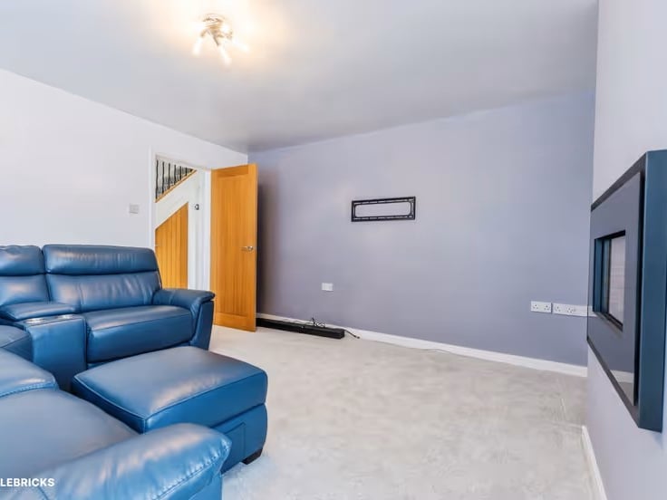  It's a spacious and versatile five bedroom extended detached family home, offering modern living, flexible accommodation and excellent outdoor space.