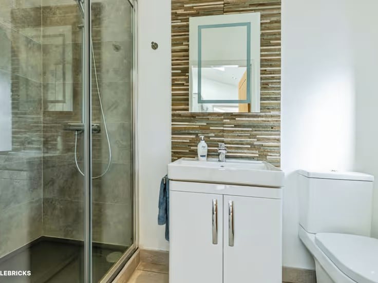  It's a spacious and versatile five bedroom extended detached family home, offering modern living, flexible accommodation and excellent outdoor space.