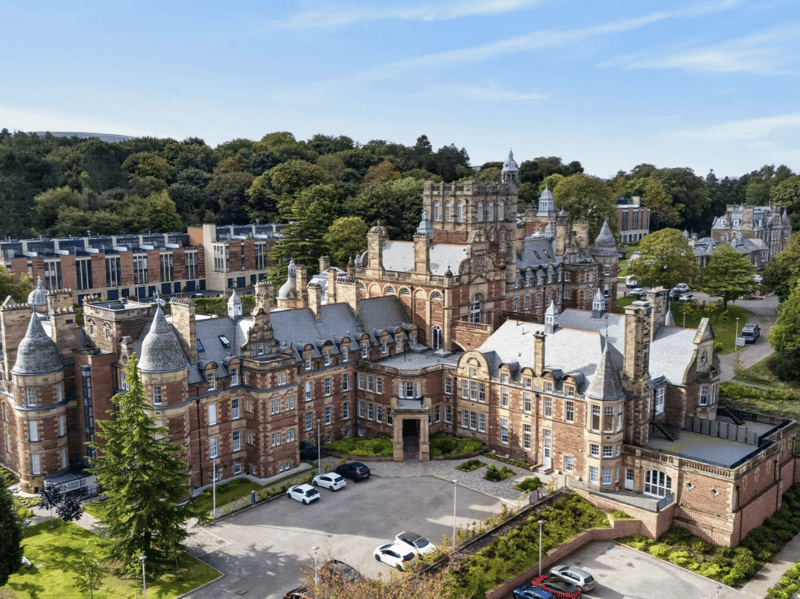 Sassoon Grove is ideally positioned within Edinburgh's desirable south-western quarter, offering excellent access to a wide range of local amenities and highly regarded schooling.