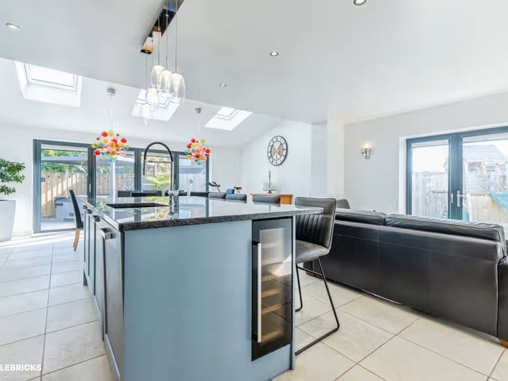  It's a spacious and versatile five bedroom extended detached family home, offering modern living, flexible accommodation and excellent outdoor space.