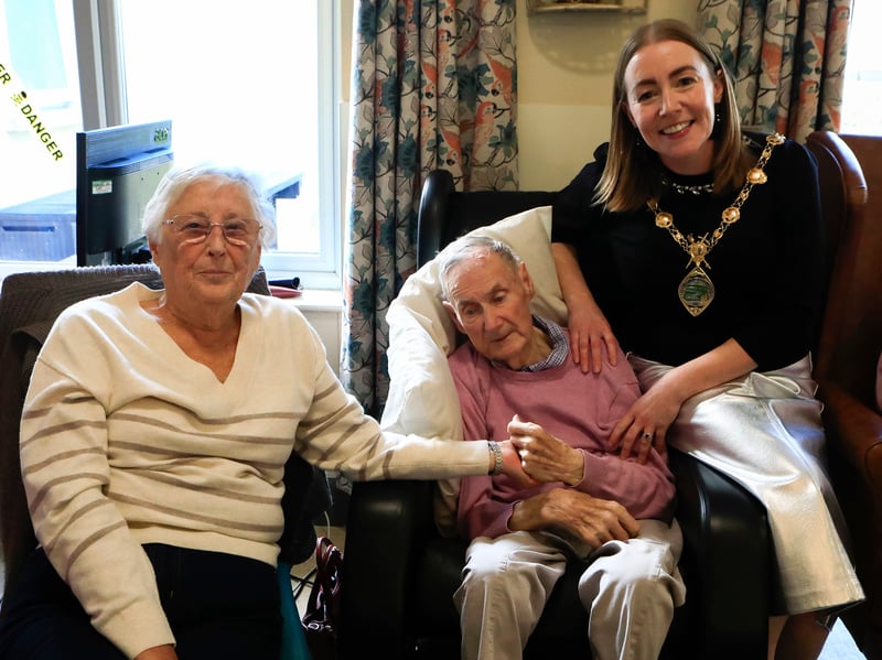 Mayor visits Owen Mor Care Centre to spend time with residents and staff