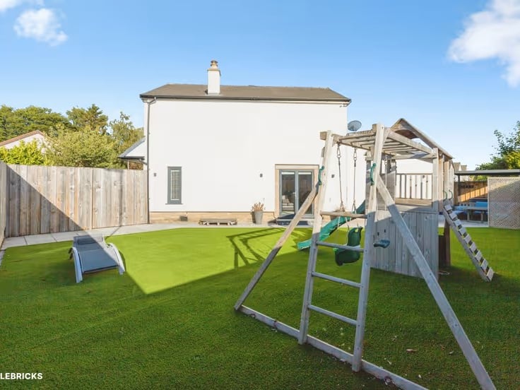  It's a spacious and versatile five bedroom extended detached family home, offering modern living, flexible accommodation and excellent outdoor space.