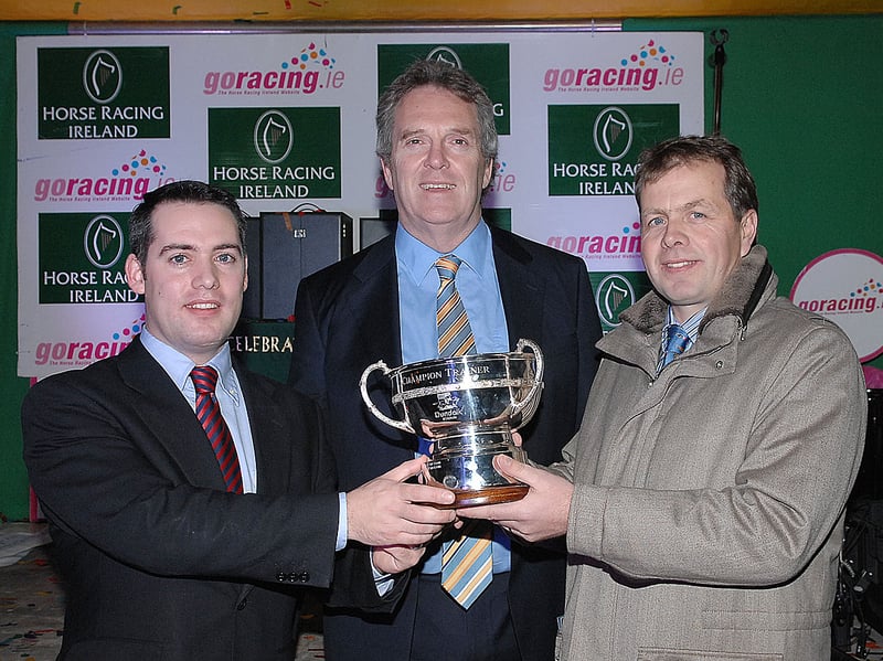 Gareth O'Neill (Crowne Plaza Hotel) presenting Ger Lyons with the leading trainer at the Dundalk Stadium for the year with his award Jim Martin (CEO Dundalk Stadium) in centre