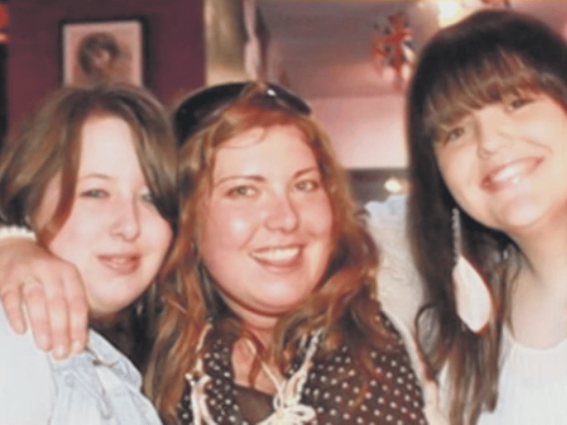 Three pals having a great time and they get our thanks for posing for this wonderful memory.