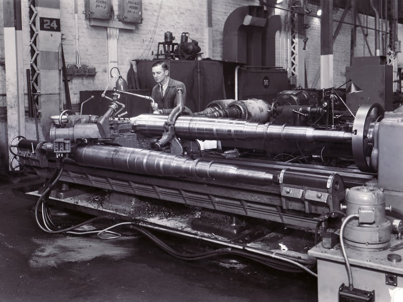 A Metropolitan-Vickers monoblock hydraulic copying attachment fitted to a centre lathe on shaft production work - 12th April 1956