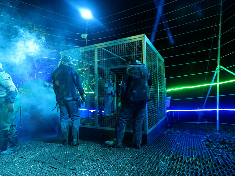 There’s a chance to feed the zombies, experience a thrilling up close zombie encounter inside the zombie cage.