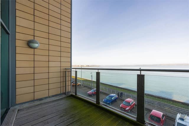With an internal area 156m² / 1,679 sq ft, this waterfront property has two double bedrooms, two reception rooms, two additional box rooms with dressing storage or home office potential, this private balcony, two en-suites, an allocated underground parking space, and lift access.