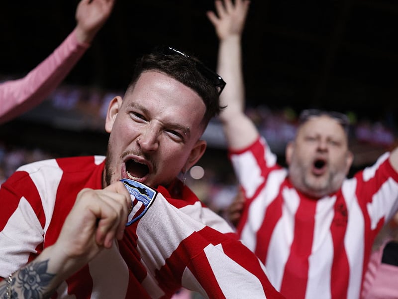 Sunderland fans celebrate after late Europa League drama.