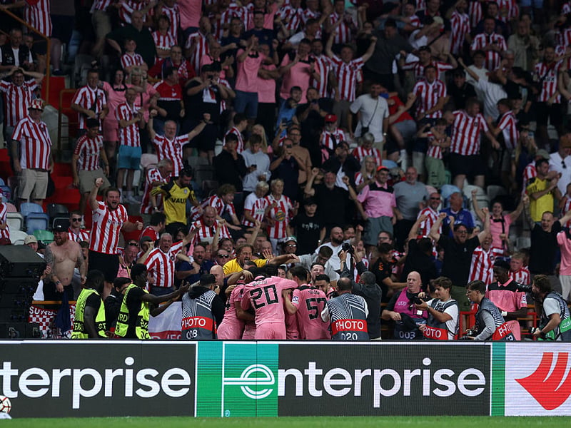 Sunderland players and fans celebrate after late Europa League drama.