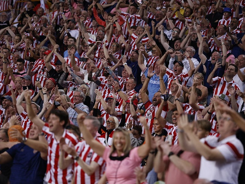 Sunderland fans celebrate after late Europa League drama.