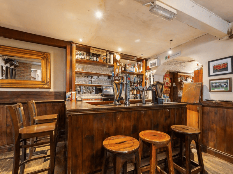 Bar