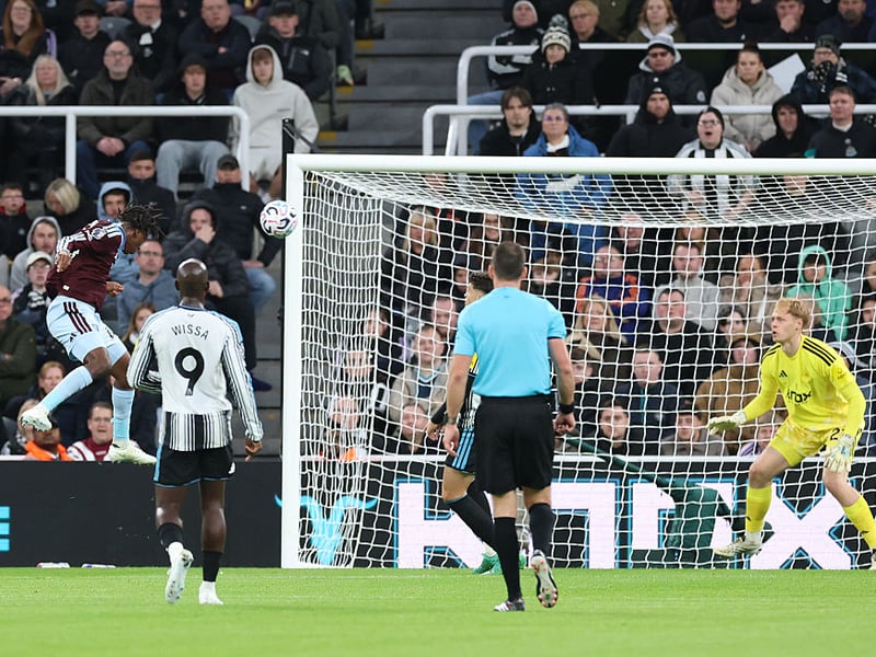 Got a hand to Johan Manzambi’s header but couldn’t keep it out. Hasn’t looked as convincing as he did pre-international break but made a great save to deny Ross Barkley. 