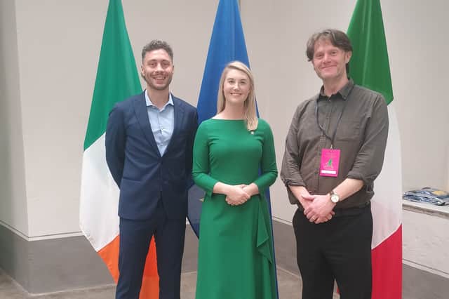 Gianni Goretti (Caiptín fhoireann CLG na Róimhe), Maria Sheehy (Ardchonsal na hÉireann i Milano), MacDara Ó Conaola (Irish delegation coordinator)