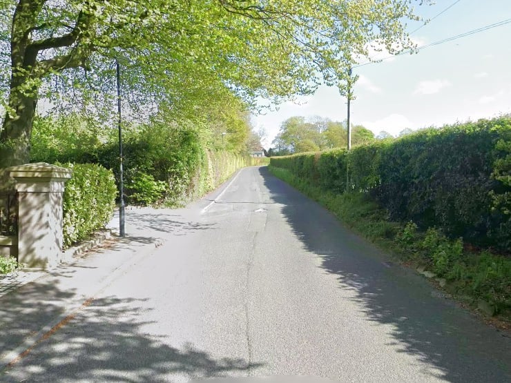 What: Temporary traffic lights
Why:  Widen existing drop kerb access to allow works in private, section 171 notice linked GM050S2928-01. (United Utilities Water) 
When: Oct 19-Oct 24