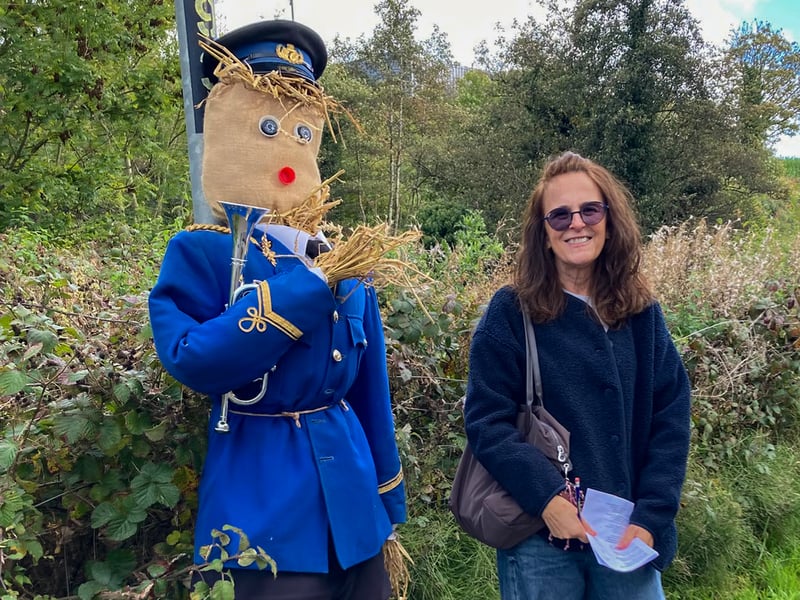 Wendy with the Bloomhill Band scarecrow. ST264318