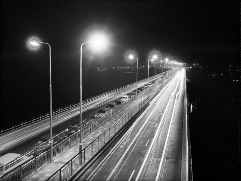 Cars crossing the Tay Road Bridge at night