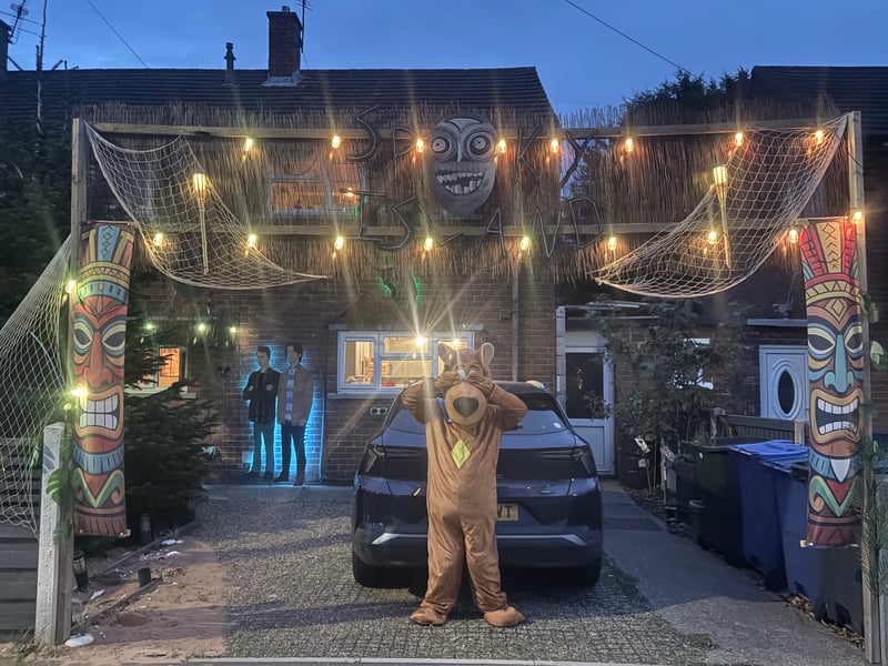 The haunted house décor has been inspired by Scooby Do. 