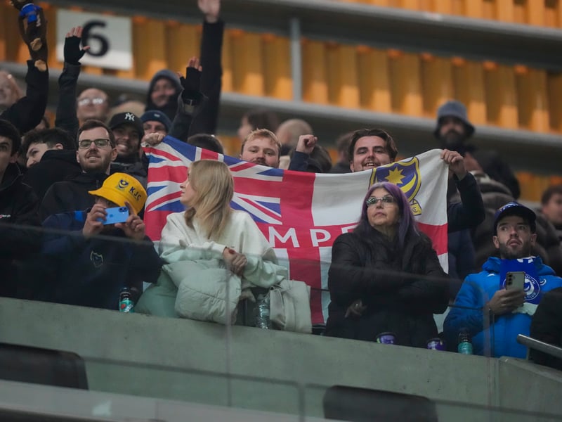 1,976 Pompey fans made the midweek trip to Molineux to witness Pompey pick up an important point.
