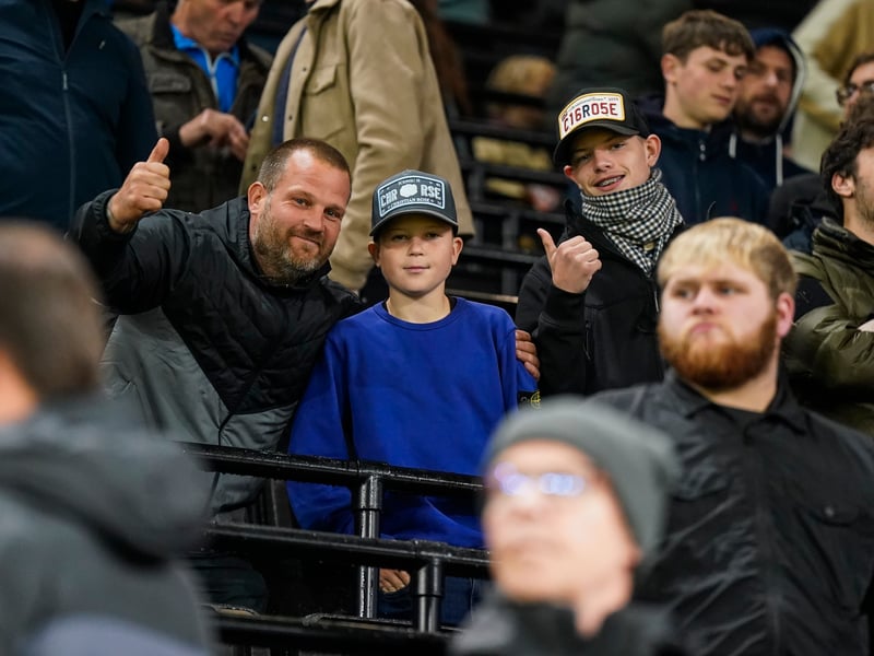 1,976 Pompey fans made the midweek trip to Molineux to witness Pompey pick up an important point.
