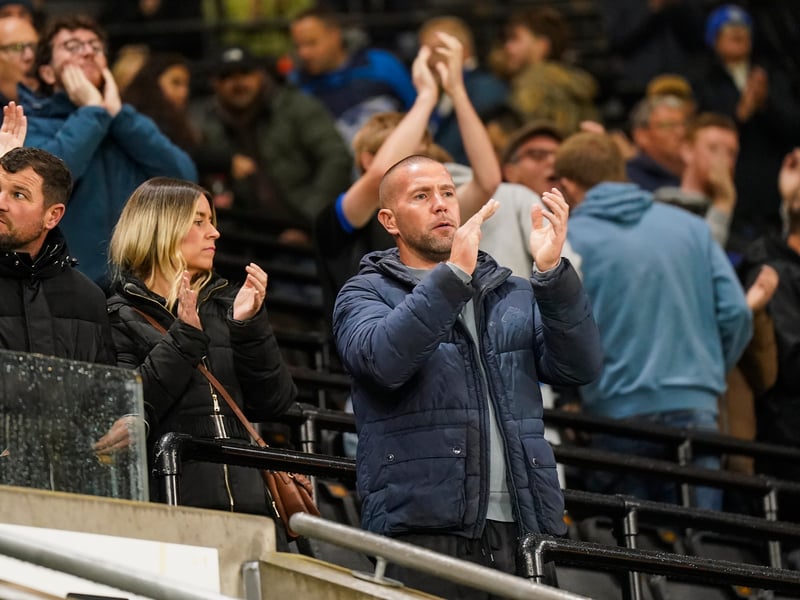 1,976 Pompey fans made the midweek trip to Molineux to witness Pompey pick up an important point.
