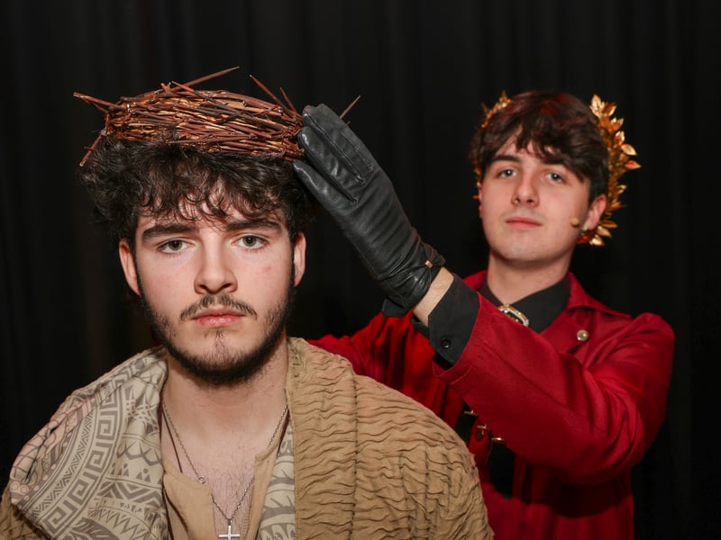 JESUS 'Oliver Larkin' and Pilate 'Conor Powell' NM264305