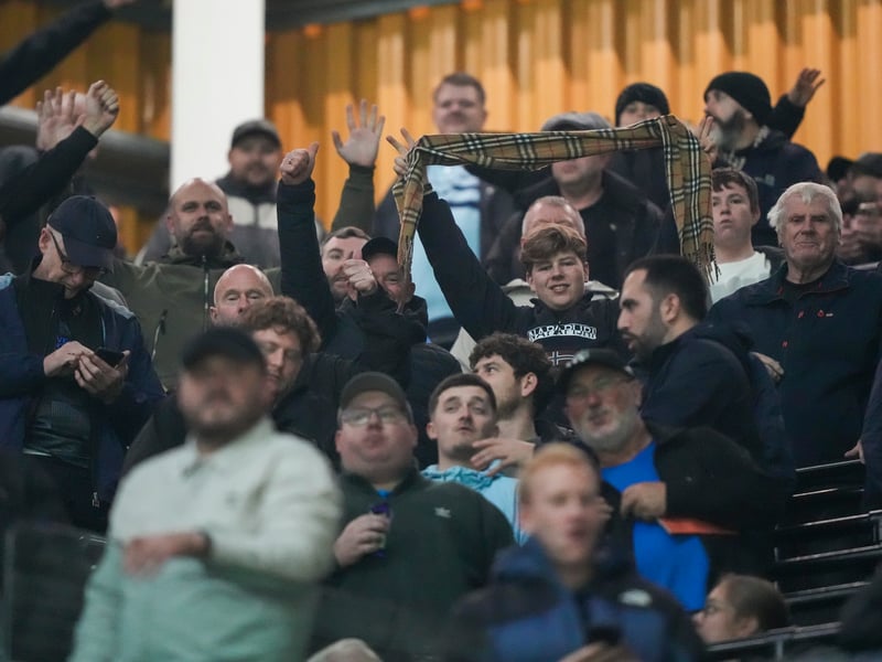 1,976 Pompey fans made the midweek trip to Molineux to witness Pompey pick up an important point.

