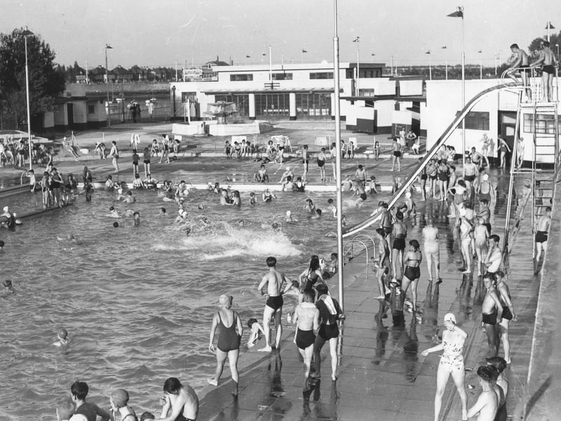 Hilsea Lido on a busy summer's day.
Picture: (PP3510)