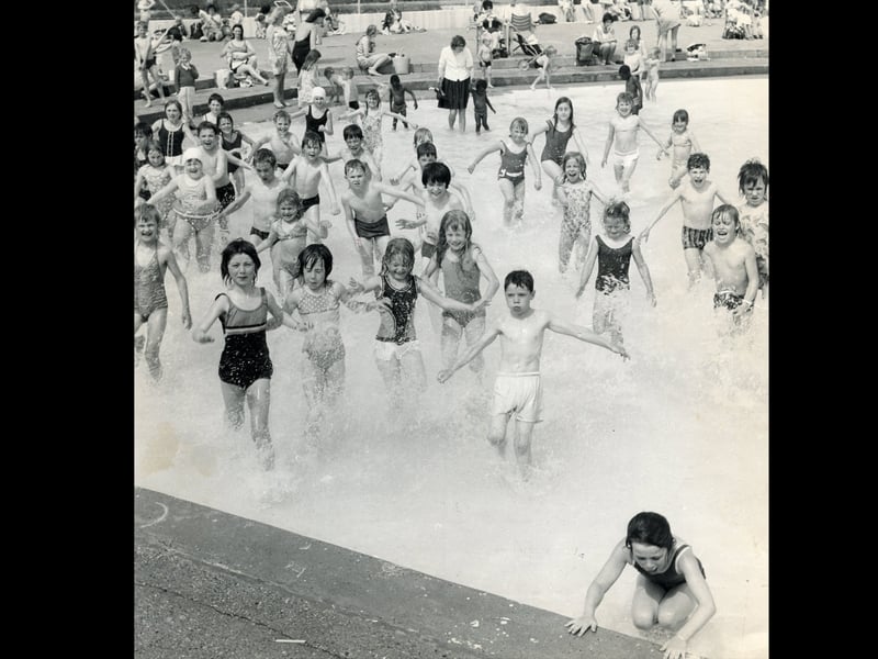 Hilsea Lido in May 1972.
Picture: (PP608)