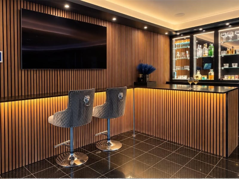 This home comes with its very own built in bar.