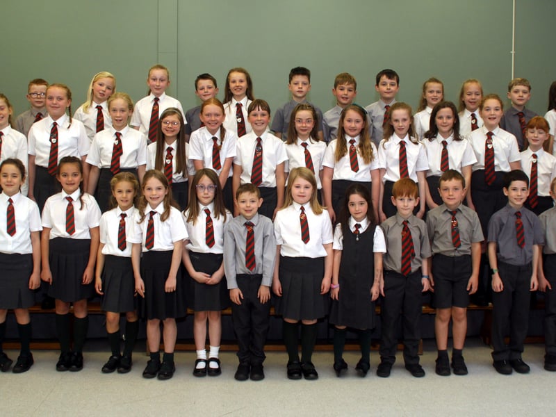 The Lisnadill Primary School choir with Teachers, Miss Proctor and Mrs Speers. 