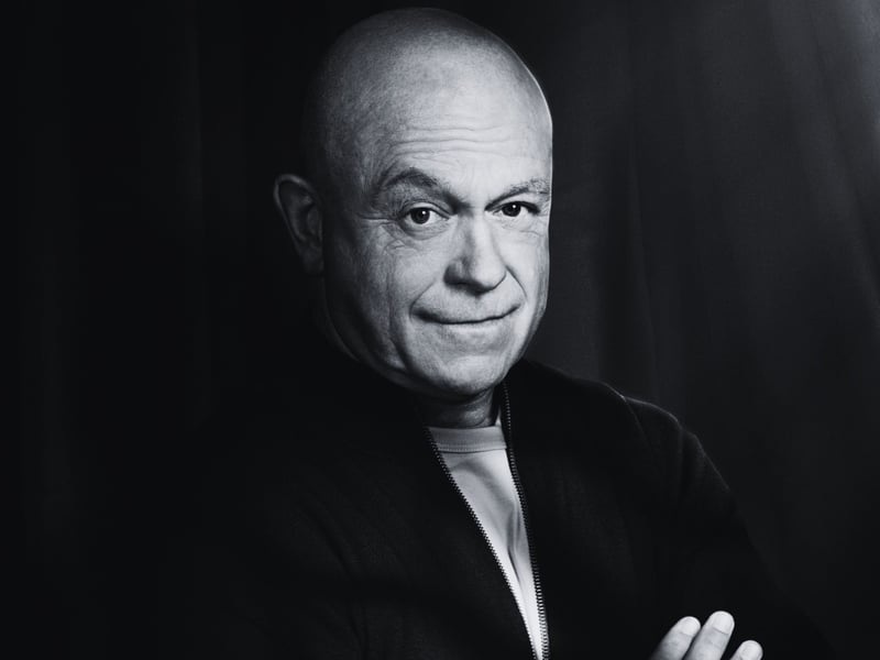 Ross Kemp’s hilarious (and in his own words, “pathetic”) paranoia couldn’t keep him safe from murder in plain sight, during episode seven. To successfully murder the so-called “professional” hard nut, the Traitors had to bore a Faithful to death and make them yawn. The actor and documentarian unfortunately couldn’t stop his yawn despite revealing that he suspected both James Acaster and Maya Jama on The Celebrity Traitors: Uncloaked.