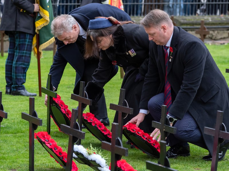Veterans, members of the Armed Forces and dignitaries lay wreaths