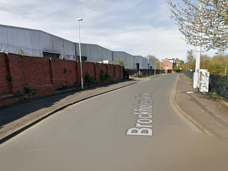 What: Temporary traffic lights
Why: Maintenance works taking place in the telecoms ground level cabinet (T-Mobile (UK) Limited)
When: Oct 30-Oct 30