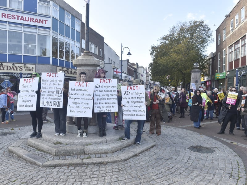 Anti-racism groups protest in Gosport.

Picture: Sarah Standing (251026-1511)