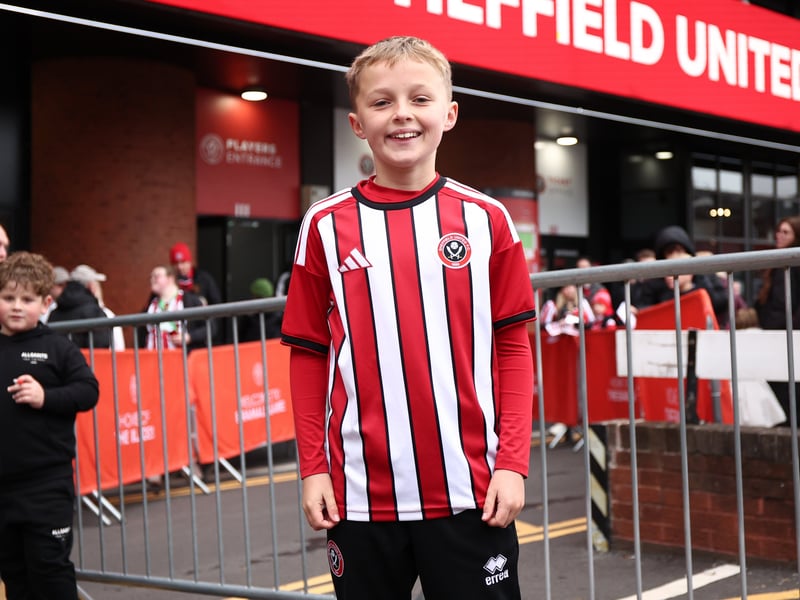  Sheffield United fans pictured showing their support ahead of Derby County clash 