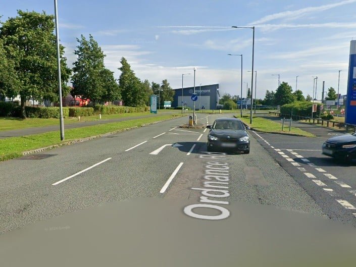 What: Temporary traffic lights
Why: GANG TO REPLACE MANHOLE FRAME AND COVER IN CARRIAGEWAY WITH PERMANENT REINSTATEMENT(United Utilities Water)
When: Oct 29- Oct 29