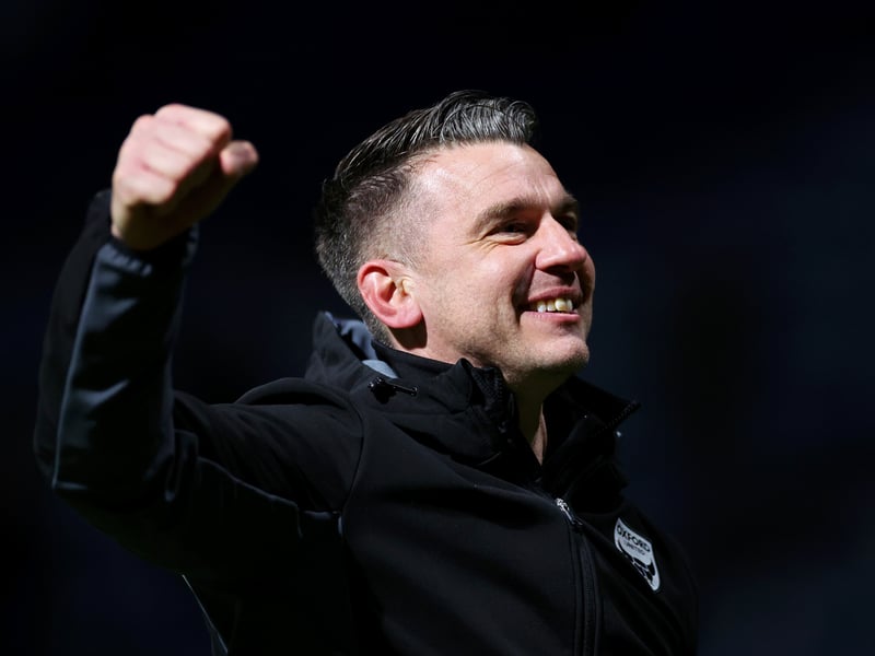 Although he was unable to keep Oxford United in the Championship last season, Bloomfield was surprisingly sacked by the U’s in May after just 22 games in charge. He joined the Kassam Stadium outfit in January following a brief spell at Luton Town, where he had overseen their relegation to League One just a few months earlier. He is currently out of work.